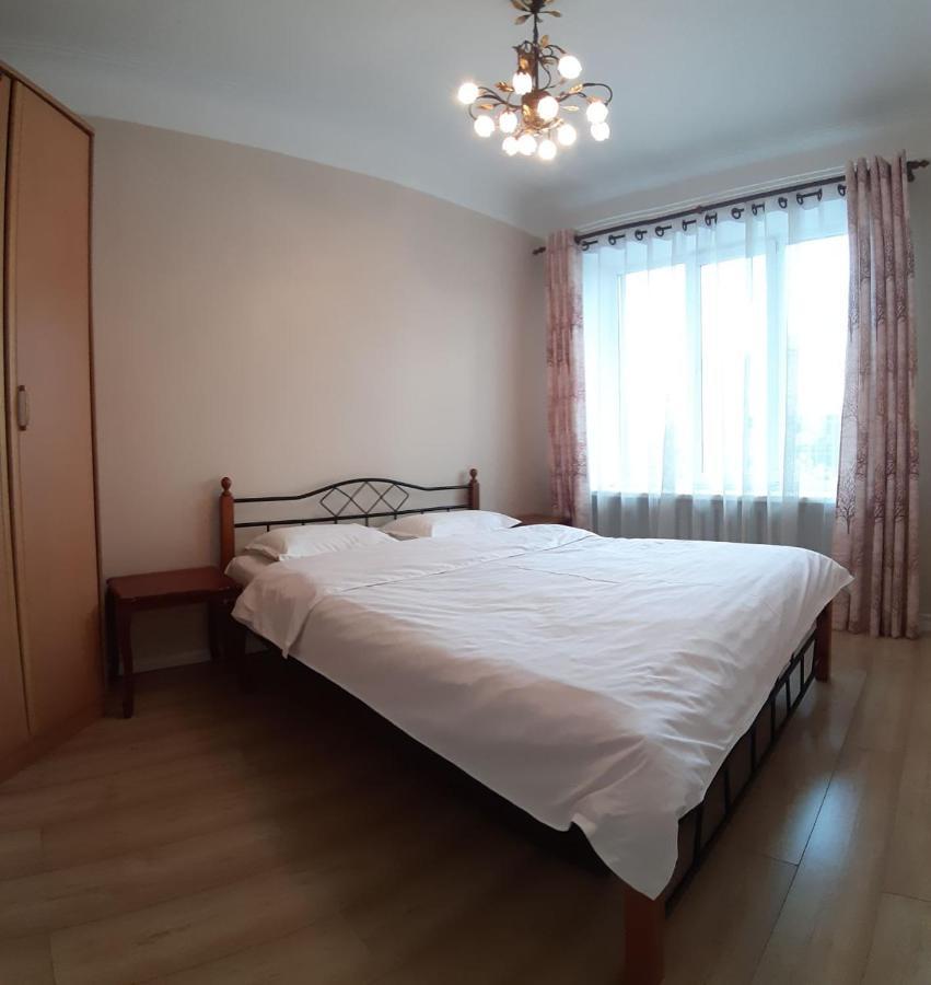 Aura On Erkindik Boulevard 比什凯克 外观 照片